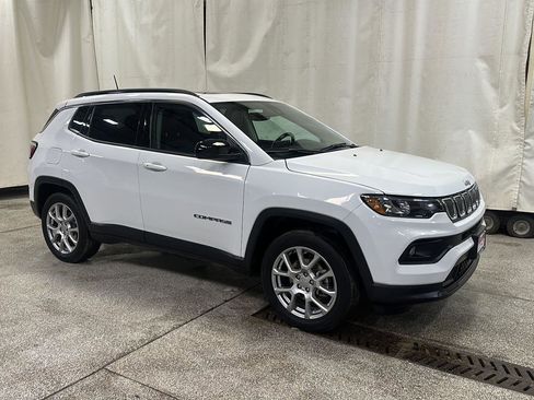 Certified 2022 Jeep Compass Latitude w/ Sun and Sound Group image 7