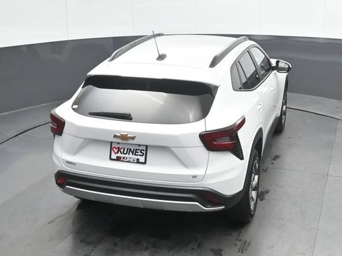 Used 2025 Chevrolet Trax LT FWD image 27