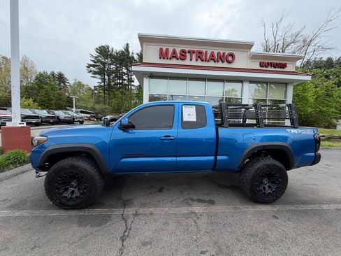 Used 2017 Toyota Tacoma TRD Off-Road w/ Tow Package AWD/4WD image 11