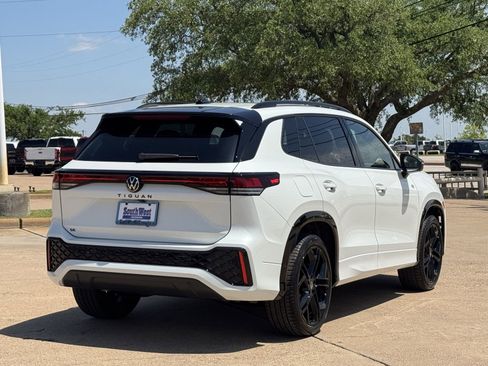 New 2026 Volkswagen Tiguan SE R-Line FWD image 5