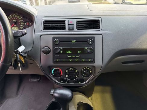 Used 2005 Ford Focus ZXW Wagon image 25