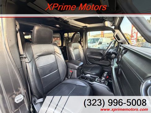 Used 2018 Jeep Wrangler Unlimited Sahara AWD/4WD image 32