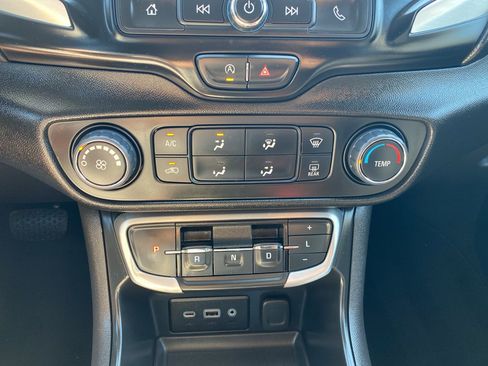 Used 2024 GMC Terrain SLE image 31