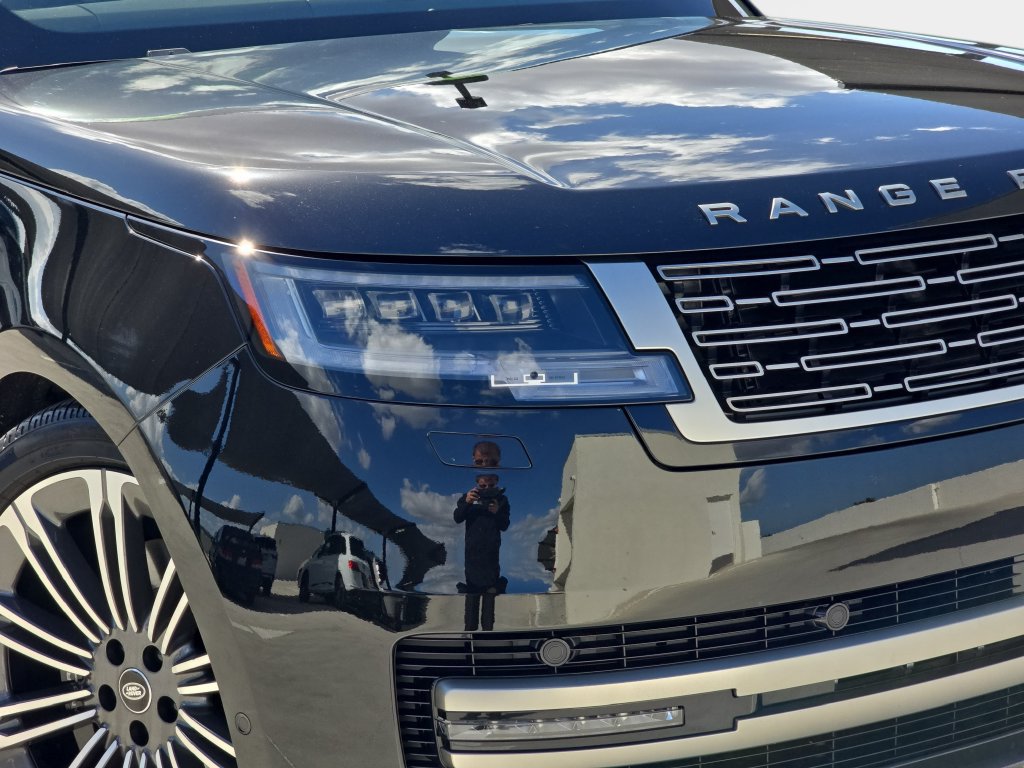 Certified 2025 Land Rover Range Rover SE AWD/4WD image 32