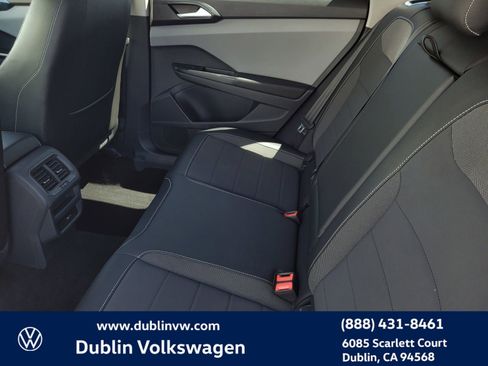 Certified 2023 Volkswagen Taos SE image 11