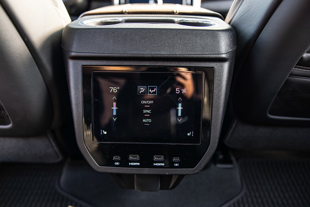 Used 2026 GMC Yukon Denali Ultimate AWD/4WD image 32