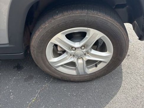 Used 2023 Jeep Compass Sport image 46