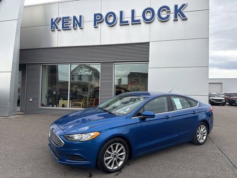 Used 2017 Ford Fusion SE FWD image 2