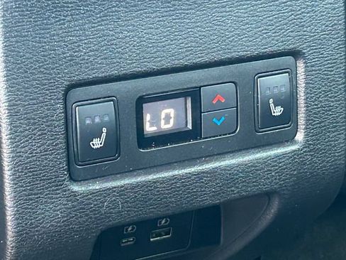 Used 2025 Mitsubishi Outlander 4WD Plug-In Hybrid image 33