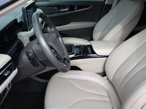 Used 2023 Lincoln Nautilus FWD w/ Premium Package image 16