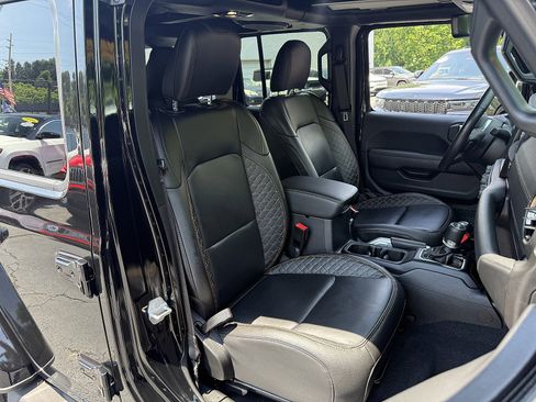 Used 2021 Jeep Wrangler Unlimited Sahara AWD/4WD image 17