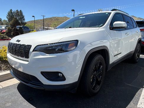 Used 2019 Jeep Cherokee Latitude Plus image 4