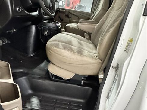 Used 2009 Chevrolet Express 3500 RWD image 11