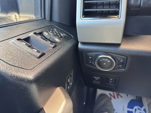 Used 2020 Ford F150 Lariat image 4