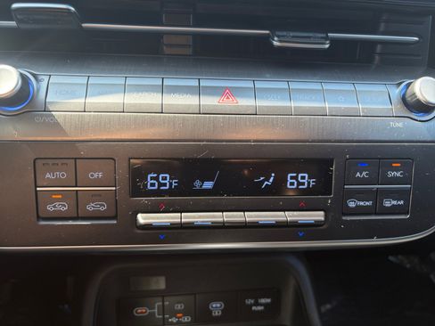 Used 2025 Hyundai Kona SEL AWD/4WD image 19