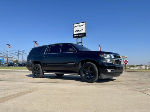 Used 2018 Chevrolet Suburban LT image 1