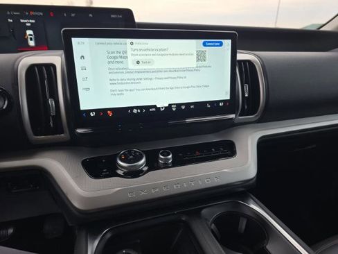 Used 2025 Ford Expedition Active image 13