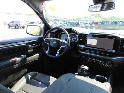 Certified 2024 Chevrolet Silverado 1500 LTZ AWD/4WD image 28