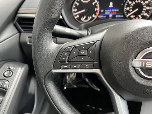 Used 2025 Nissan Altima 2.5 SV image 26