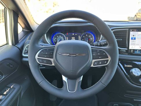 New 2026 Chrysler Pacifica Select image 12