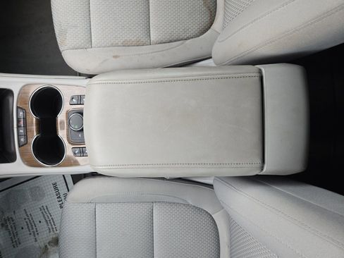 Used 2023 GMC Acadia SLE w/ Driver Convenience Package FWD image 21