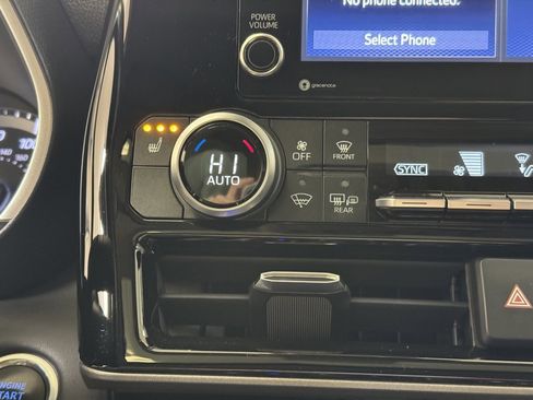 Used 2020 Toyota Highlander XLE image 39