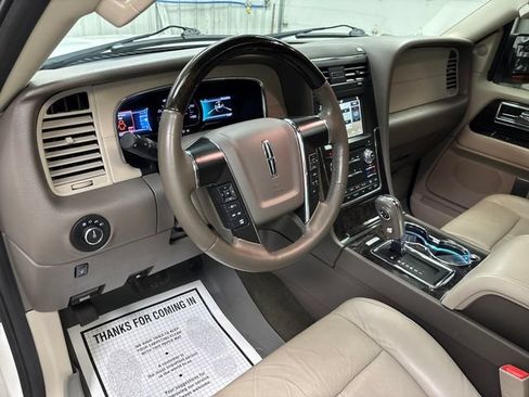 Used 2016 Lincoln Navigator Select AWD/4WD image 17