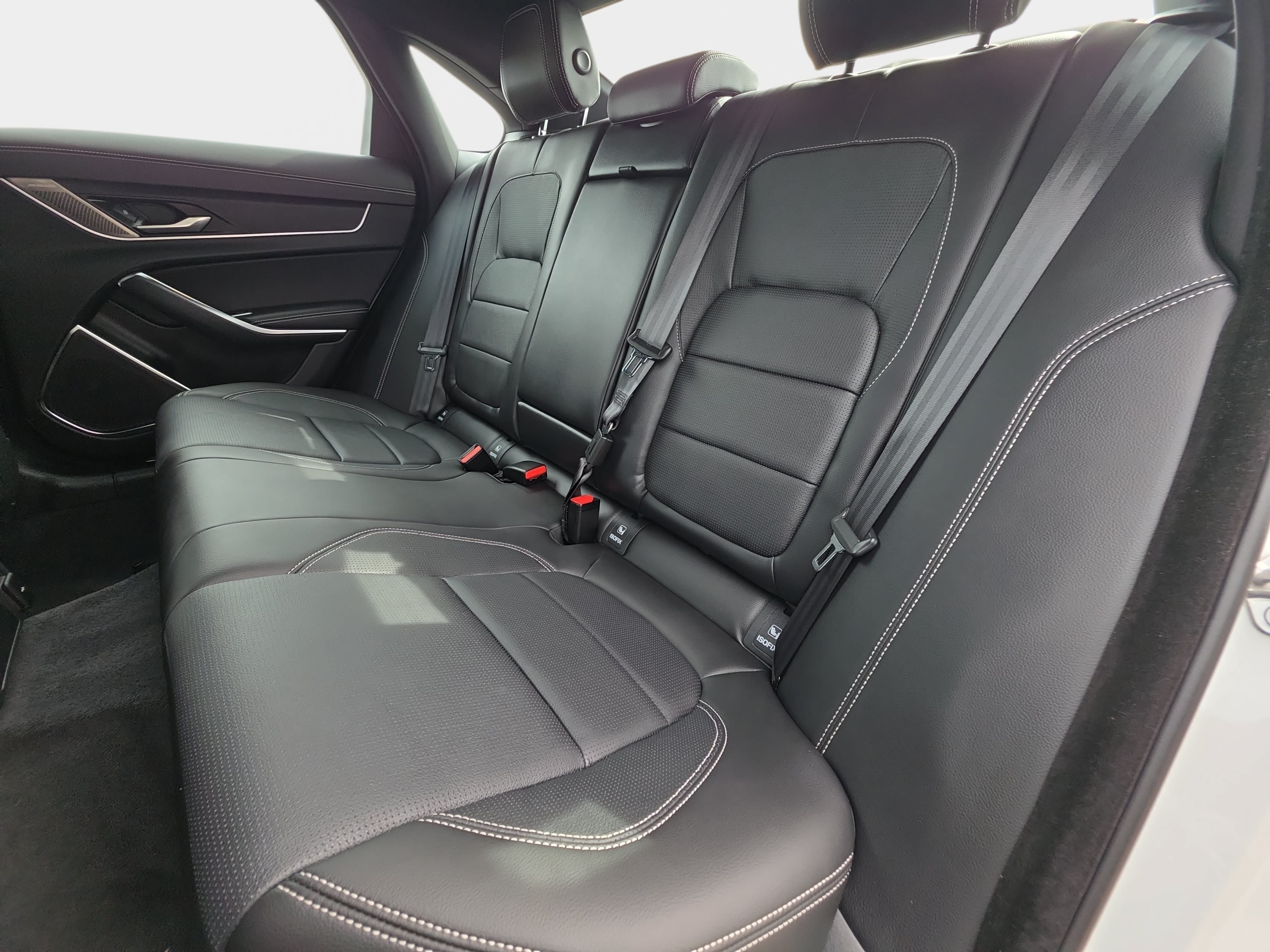 Used 2023 Jaguar XF R-Dynamic SE AWD/4WD image 13