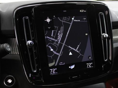 Used 2019 Volvo XC40 T4 R-Design FWD image 17