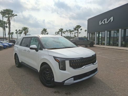 New 2026 Kia Carnival FWD image 1
