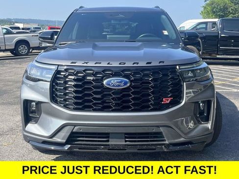 Certified 2025 Ford Explorer ST AWD/4WD image 9