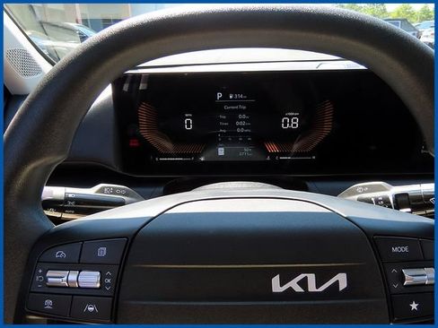 Used 2025 Kia K4 FWD image 16