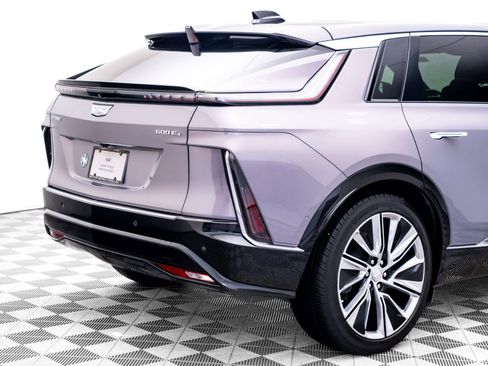 Certified 2025 Cadillac Lyriq Luxury w/ LPO, Floor Liner Package AWD/4WD image 38