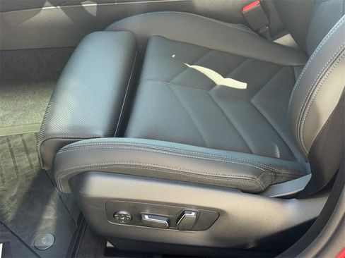 New 2026 BMW 530i xDrive w/ M Sport Package image 18