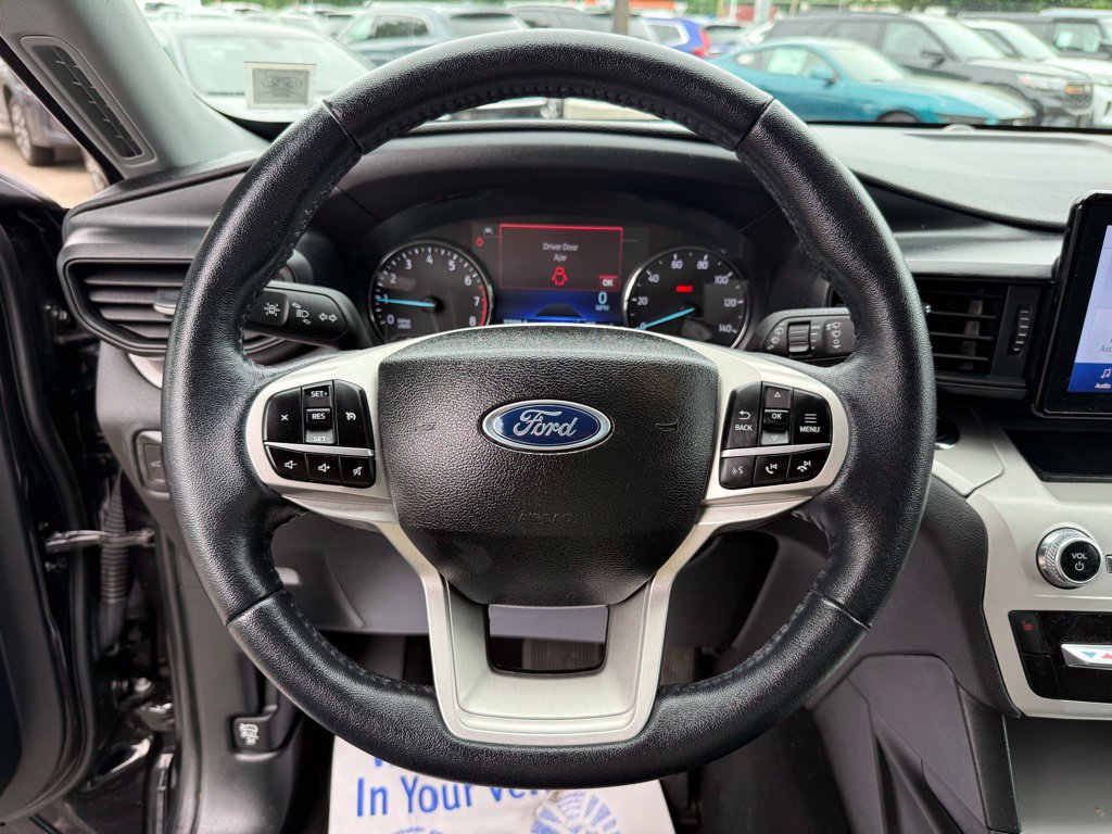 Used 2023 Ford Explorer XLT AWD/4WD image 12