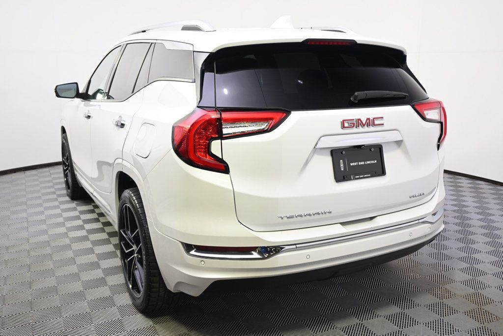 Used 2022 GMC Terrain Denali w/ Denali Premium Package AWD/4WD image 4