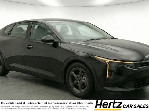 Used 2025 Kia K4 LXS image 1