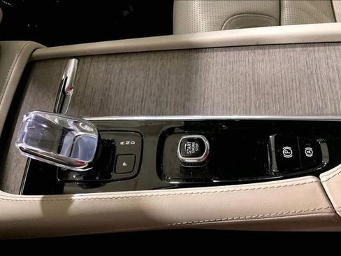 Certified 2023 Volvo XC90 B6 Ultimate w/ Lounge Package image 33