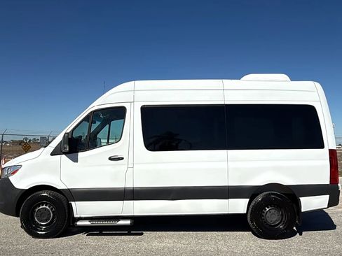 Used 2021 Mercedes-Benz Sprinter 2500 image 2