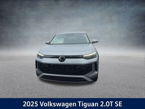 New 2025 Volkswagen Tiguan SE image 4