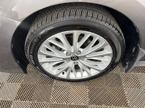 Used 2020 Toyota Camry XLE FWD image 28