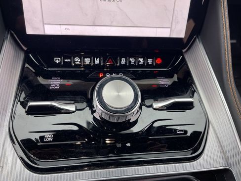 Used 2023 Jeep Grand Wagoneer Series III image 16