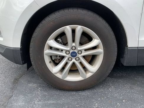 Used 2019 Ford Edge SEL w/ Equipment Group 201A AWD/4WD image 7