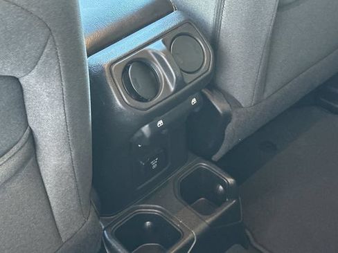 Used 2024 Jeep Wrangler Unlimited Sahara AWD/4WD image 14