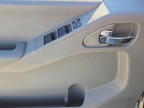 Used 2014 Nissan Frontier SV image 30