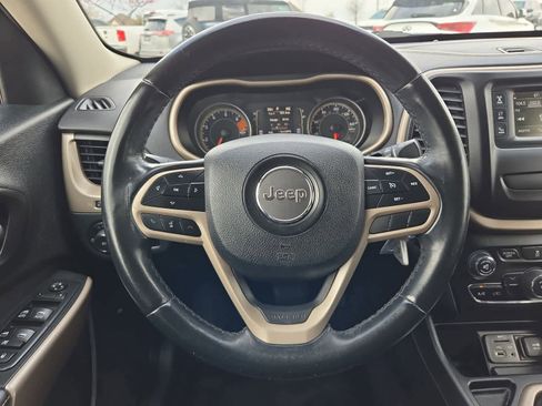 Used 2017 Jeep Cherokee Latitude image 21