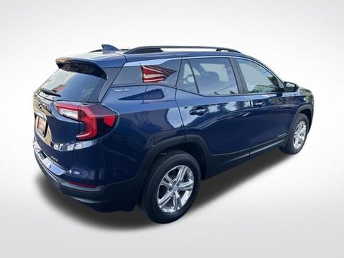 Used 2022 GMC Terrain SLE w/ Driver Convenience Package AWD/4WD image 3