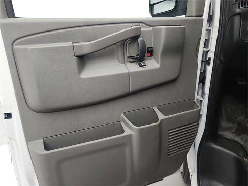 Used 2021 Chevrolet Express 2500 w/ Driver Convenience Package image 17