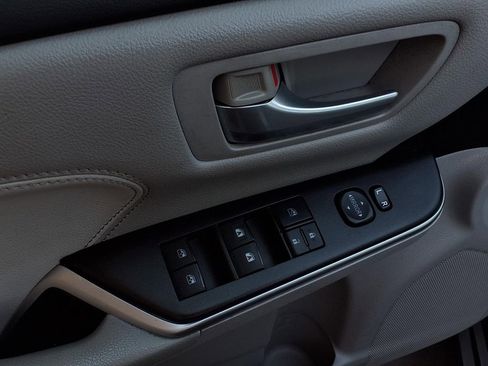 Certified 2017 Toyota Camry XLE w/ Moonroof Package image 18