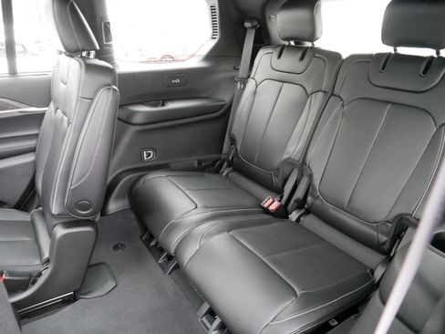 Used 2025 Jeep Grand Cherokee L Limited w/ Luxury Tech Group II image 37